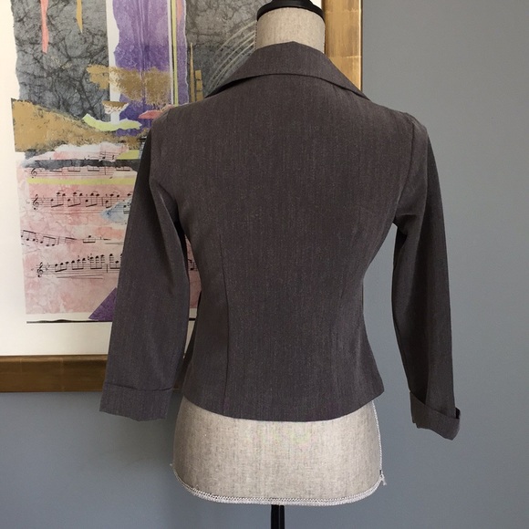NEW Flirtatious Cropped Lined Gray Blazer - Picture 4 of 4